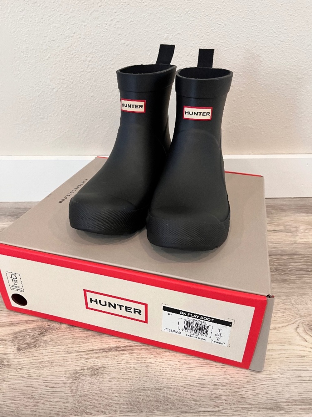 Girls Hunter Rain Boots (Big Girl size 4)